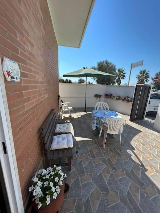 Villa Pisola Fiumicino Airport - Seafront Exteriör bild