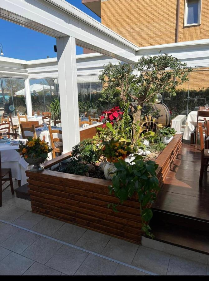 Villa Pisola Fiumicino Airport - Seafront Exteriör bild