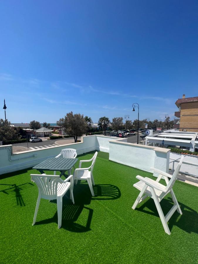Villa Pisola Fiumicino Airport - Seafront Exteriör bild