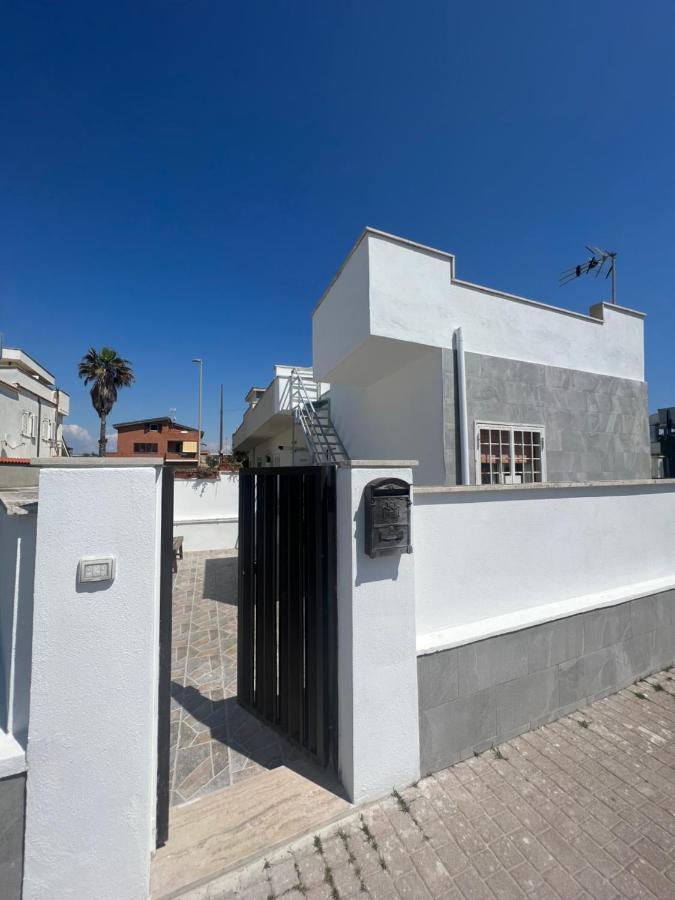 Villa Pisola Fiumicino Airport - Seafront Exteriör bild